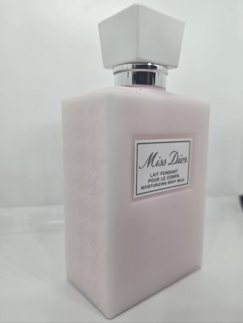 Dior Miss Dior Moisturizing Body Milk - Light Pink - Picture 3 of 4